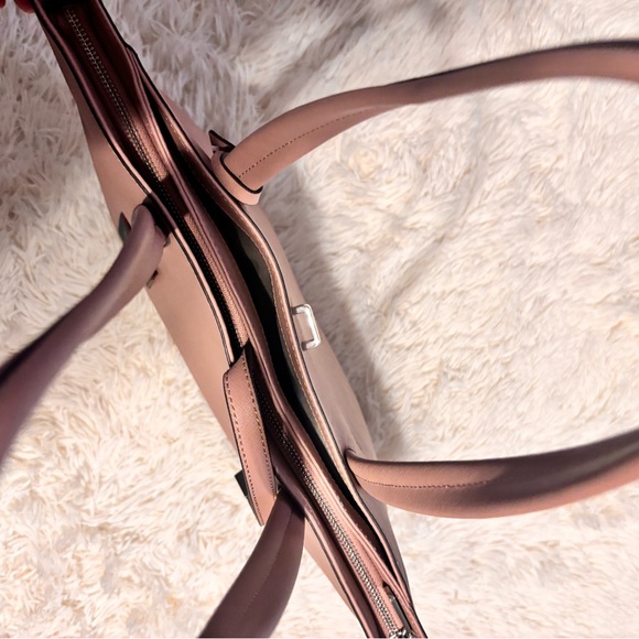 Leila small Tote leather Bag by Vince Camuto - Vintage Quartz - Picture 4 of 8